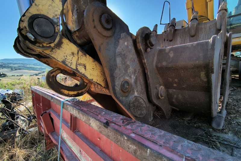 OmecoHub - Immagine NEW HOLLAND E145